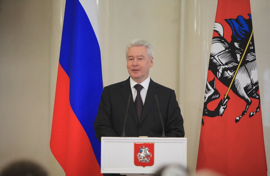 Мэр Москвы вручил паспорта юным жителям столицы 6 фото