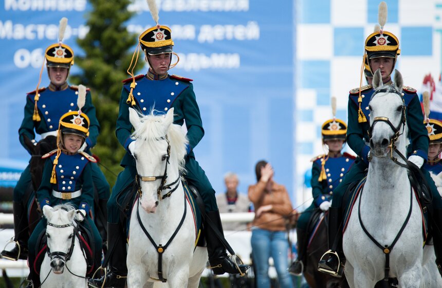 Кавалеристы Кремлевской школы верховой езды выступили на ВДНХ 3 фото