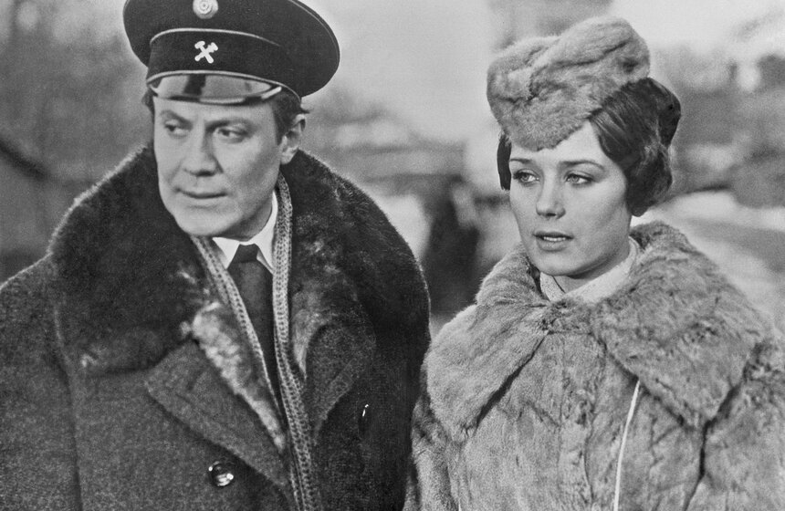 Артист Юрий Соломин в роли Телегина и актриса Ирина Алферова в роли Даши во время съемок фильма режиссера Василия Ордынского "Хождение по мукам". Фото: ТАСС/ В.Мурашко