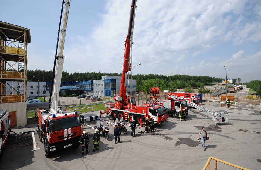 МЧС представило новейшую технику для борьбы с огнем 8 фото