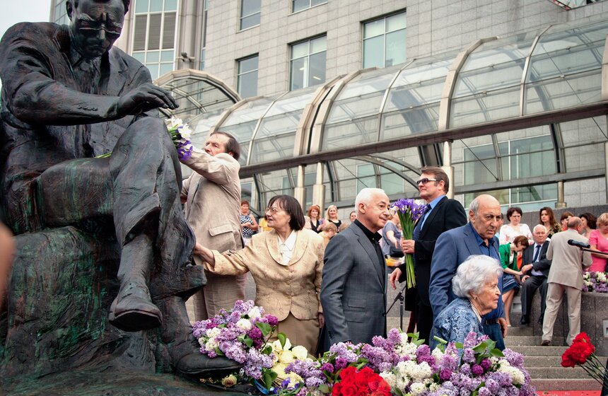 В Москве открыли памятник Дмитрию Шостаковичу 14 фото