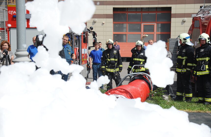 МЧС представило новейшую технику для борьбы с огнем 11 фото