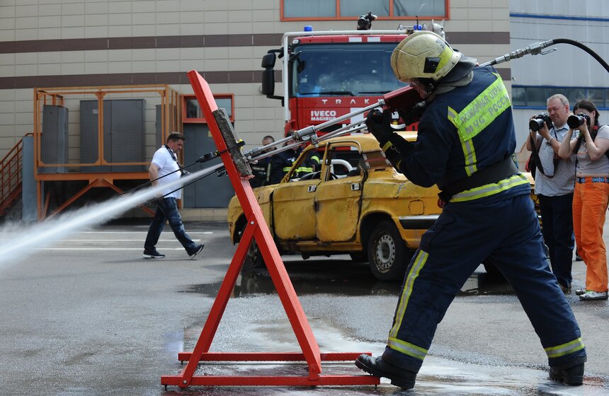 МЧС представило новейшую технику для борьбы с огнем 16 фото