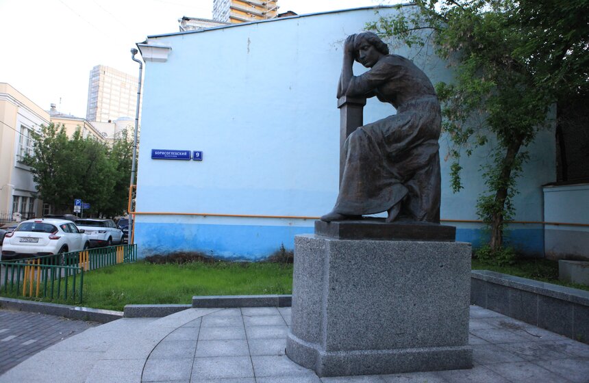 Перформанс "Плач по новоселью" прошел в доме-музее Цветаевой 16 фото