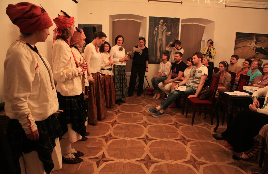 Перформанс "Плач по новоселью" прошел в доме-музее Цветаевой 12 фото