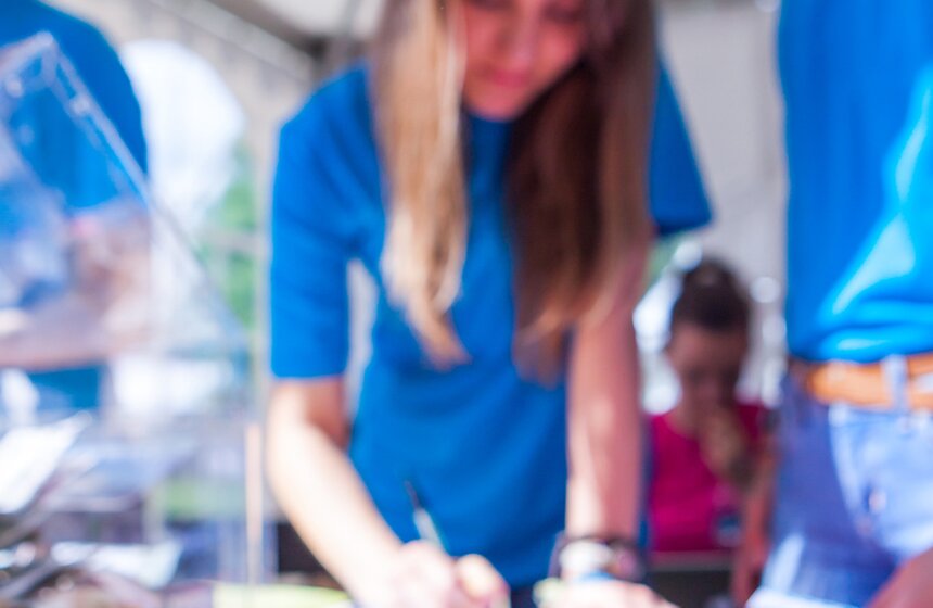 В пруд Воронцовского парка запустили 5 тысяч уток 5 фото