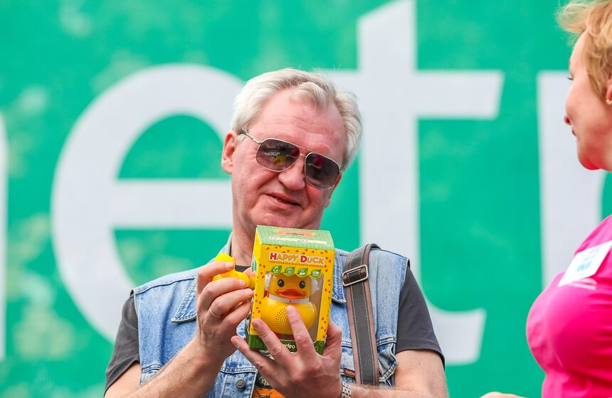 В пруд Воронцовского парка запустили 5 тысяч уток 16 фото