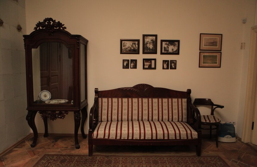 Перформанс "Плач по новоселью" прошел в доме-музее Цветаевой 4 фото