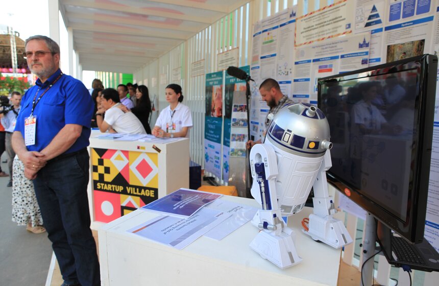 Сергей Собянин посетил инновационный центр "Сколково" 24 фото