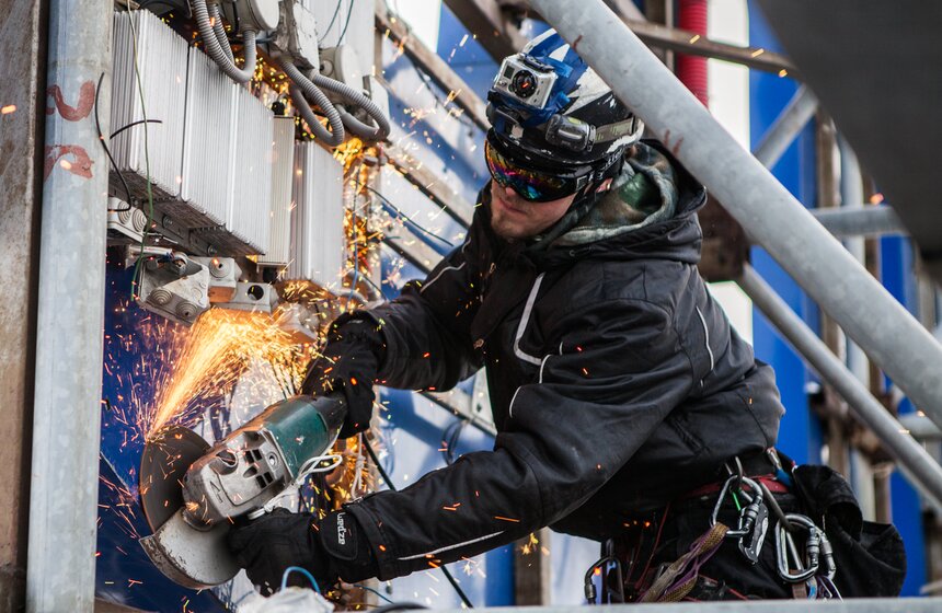 Демонтаж рекламы с крыши Российской государственной библиотеки 12 фото