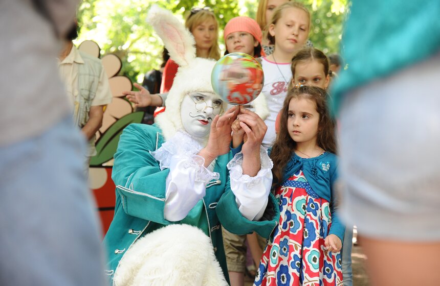 Цветы жизни: детский праздник на Цветном бульваре 19 фото