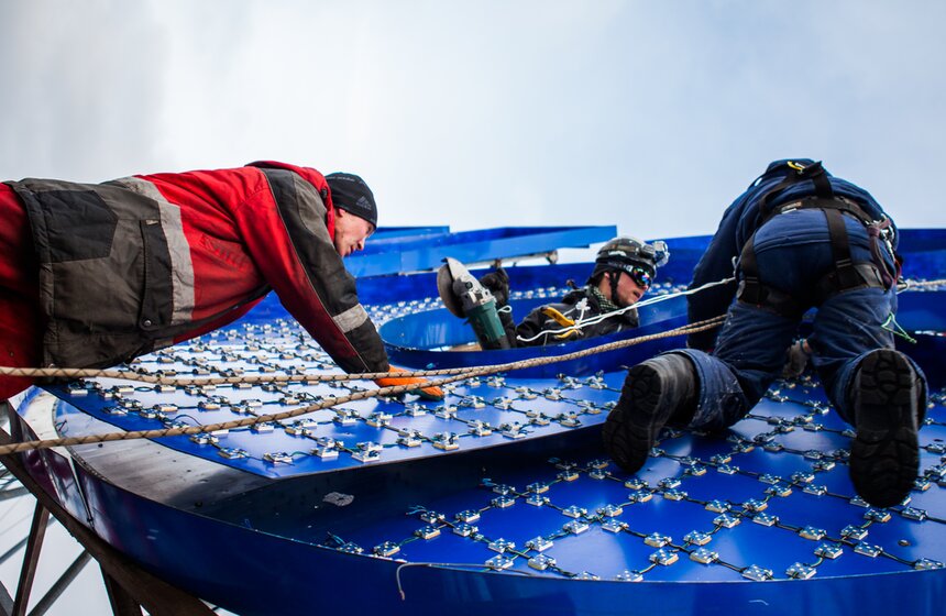 Демонтаж рекламы с крыши Российской государственной библиотеки 14 фото