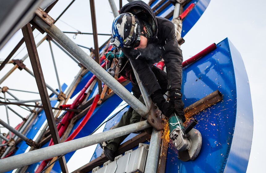 Демонтаж рекламы с крыши Российской государственной библиотеки 15 фото