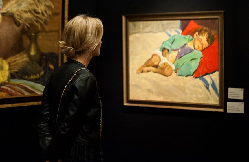 В галерее "Лорие" открылась выставка "Две столицы" 11 фото