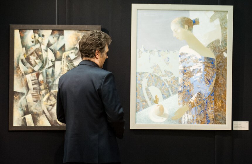 В галерее "Лорие" открылась выставка "Две столицы" 5 фото