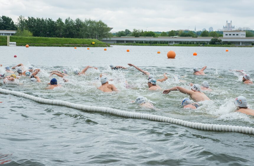 В столице прошли соревнования по плаванию на открытой воде 18 фото