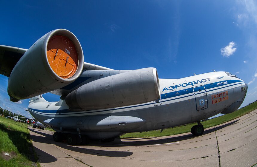 Самолеты Ту-22М3 и Ил-76 приняли участие в конкурсе "Авиадартс" 8 фото