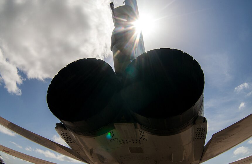 Самолеты Ту-22М3 и Ил-76 приняли участие в конкурсе "Авиадартс" 3 фото