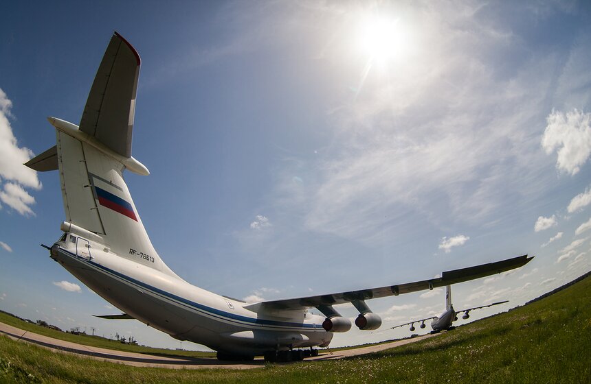 Самолеты Ту-22М3 и Ил-76 приняли участие в конкурсе "Авиадартс" 6 фото