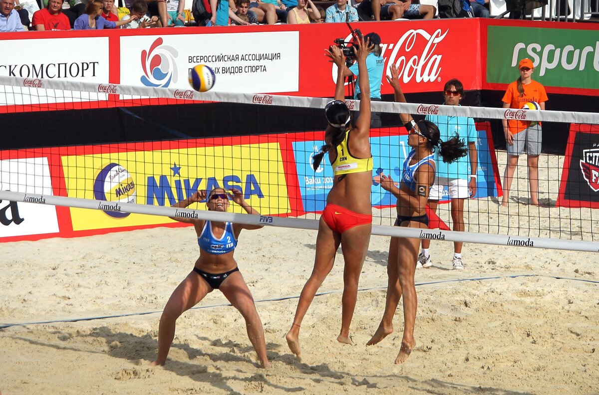 Трансляция волейбола сегодня россия. Пляжный волейбол. Соревнования по пляжному волейболу. Пляжный волейбол Россия.