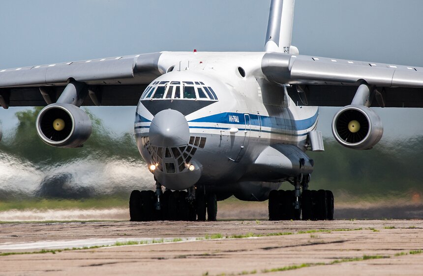 Самолеты Ту-22М3 и Ил-76 приняли участие в конкурсе "Авиадартс" 14 фото