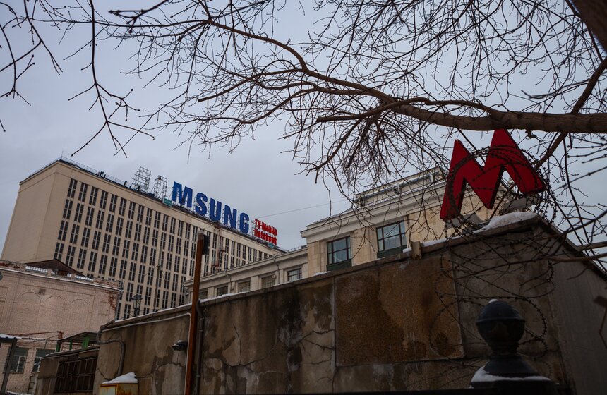 Демонтаж рекламы с крыши Российской государственной библиотеки 1 фото