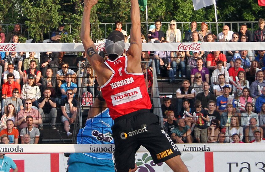 В Москве прошел этап Мирового тура FIVB по пляжному волейболу 25 фото