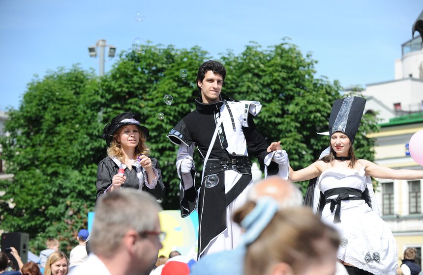 Цветы жизни: детский праздник на Цветном бульваре 6 фото