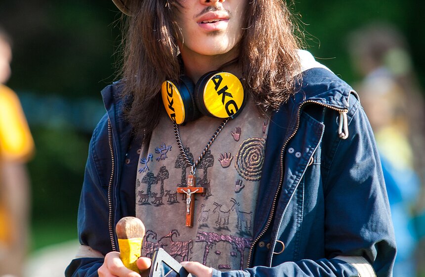 Дети солнца: в парке "Царицыно" прошел традиционный "хиппятник" 13 фото