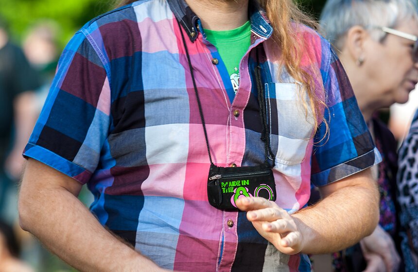 Дети солнца: в парке "Царицыно" прошел традиционный "хиппятник" 20 фото