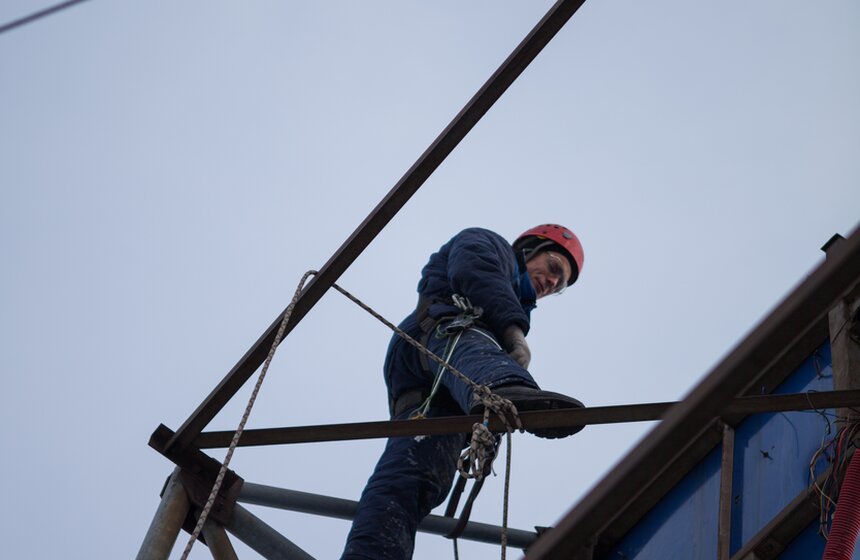 Демонтаж рекламы с крыши Российской государственной библиотеки 3 фото