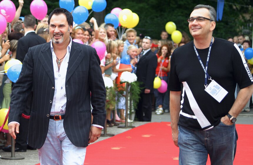 Музыканты Валерий и Константин Меладзе (слева направо) на церемонии открытия международного конкурса молодых исполнителей «Новая волна-2005». Фото: ТАСС/ Владимир Старков