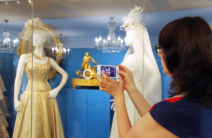 Выставка свадебных платьев Вячеслава Зайцева в усадьбе Люблино 12 фото