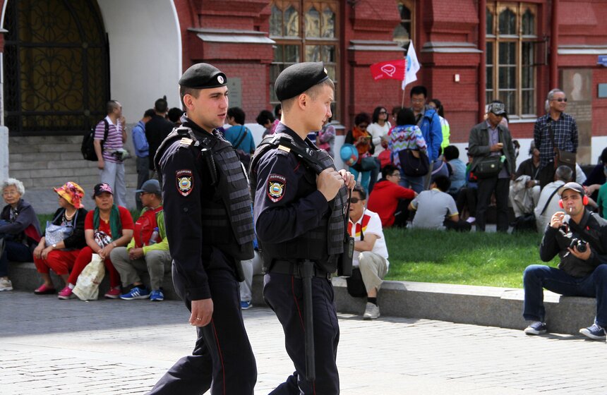 Как в Москве работает туристическая полиция 10 фото