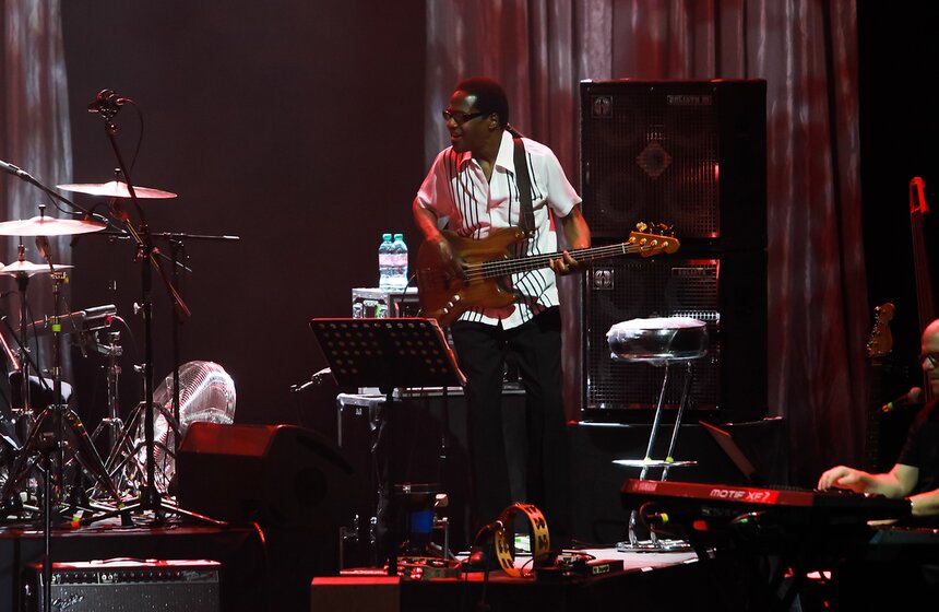 Концерт George Benson в "Крокус Сити Холле" 3 фото