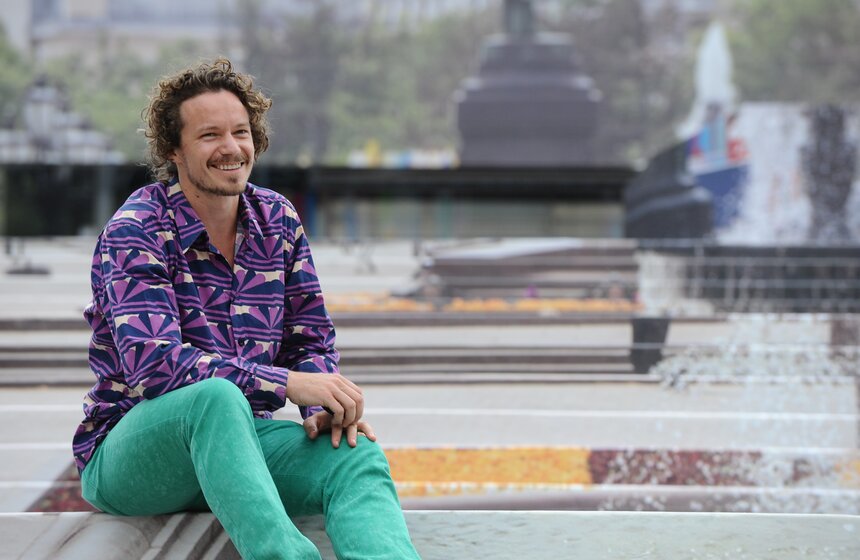 На Фасаде театра "Россия" появилась инсталляция Lexus Hybrid Art 10 фото