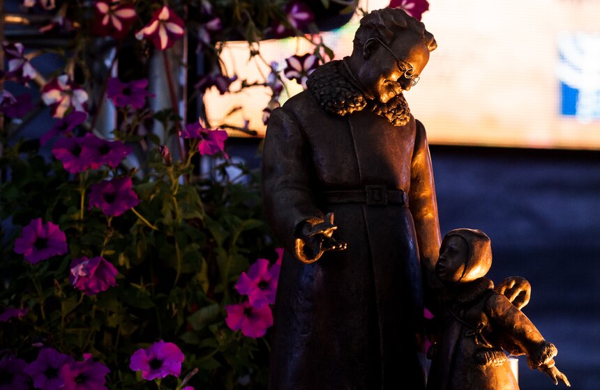 В МУЗЕОНе представили первый в России памятник Маршаку 15 фото