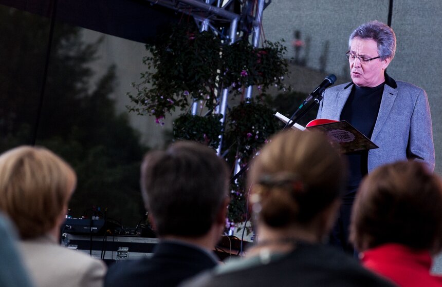 В МУЗЕОНе представили первый в России памятник Маршаку 13 фото