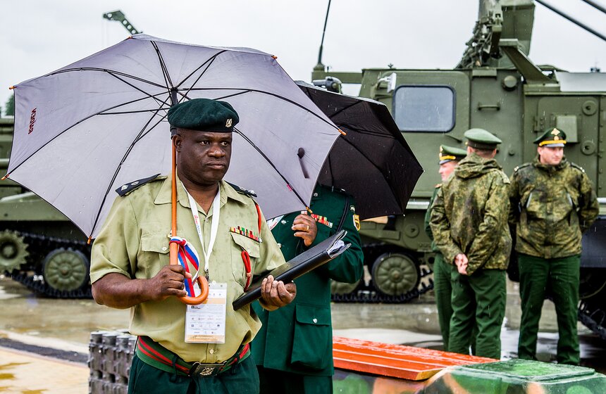 В Подмосковье открылся военно-технический форум "Армия-2015" 1 фото