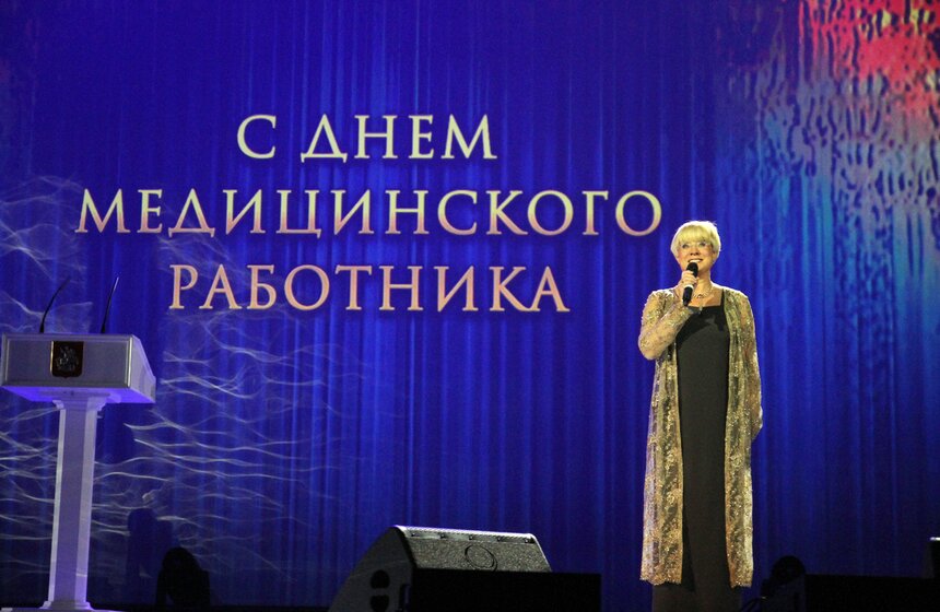 Мэр Москвы наградил медиков накануне профессионального праздника 4 фото