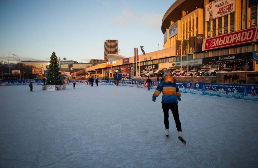 Возле спорткомплекса "Олимпийский" открылся каток 2 фото