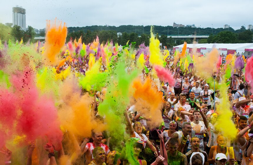 В Москве состоялся "Красочный забег" 31 фото
