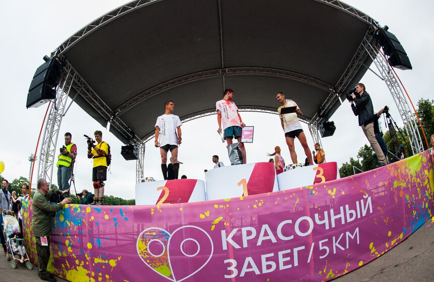 В Москве состоялся "Красочный забег" 30 фото