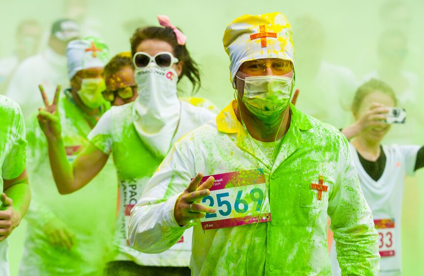 В Москве состоялся "Красочный забег" 19 фото