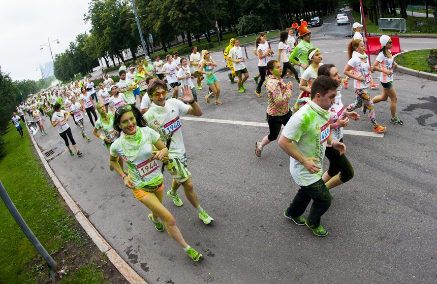 В Москве состоялся "Красочный забег" 12 фото