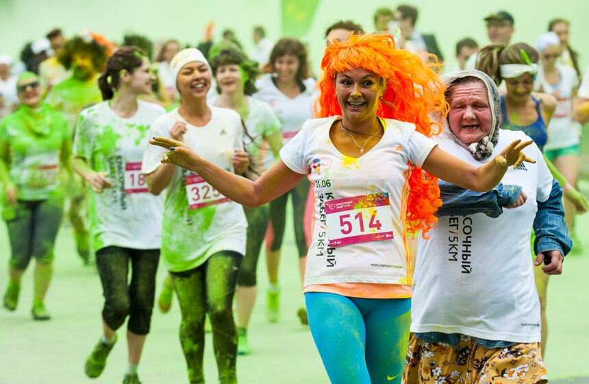 В Москве состоялся "Красочный забег" 16 фото