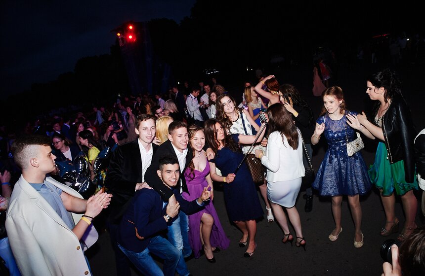 В парке Горького прошел выпускной вечер 12 фото