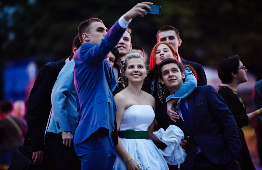 В парке Горького прошел выпускной вечер 13 фото