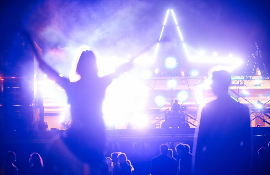 В парке Горького прошел выпускной вечер 19 фото