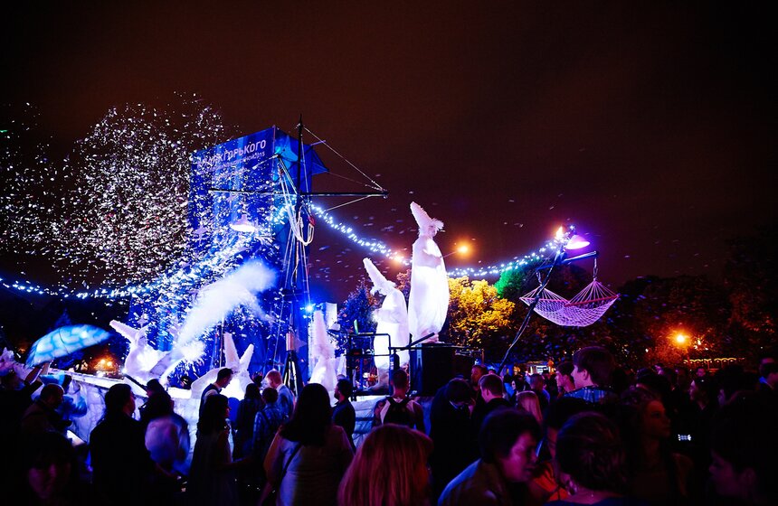 В парке Горького прошел выпускной вечер 25 фото